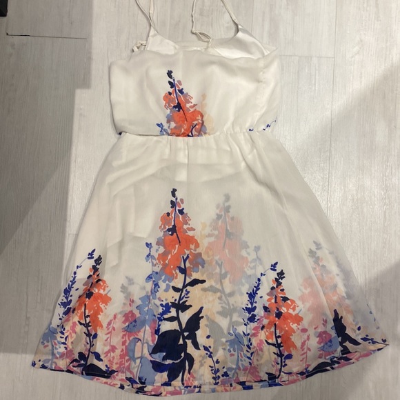 White dress with flowers from Vero Moda size xs - Picture 2 of 5